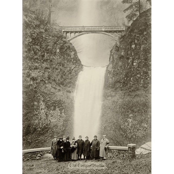 New York Tourists at Multnomah Falls - George M. Weister