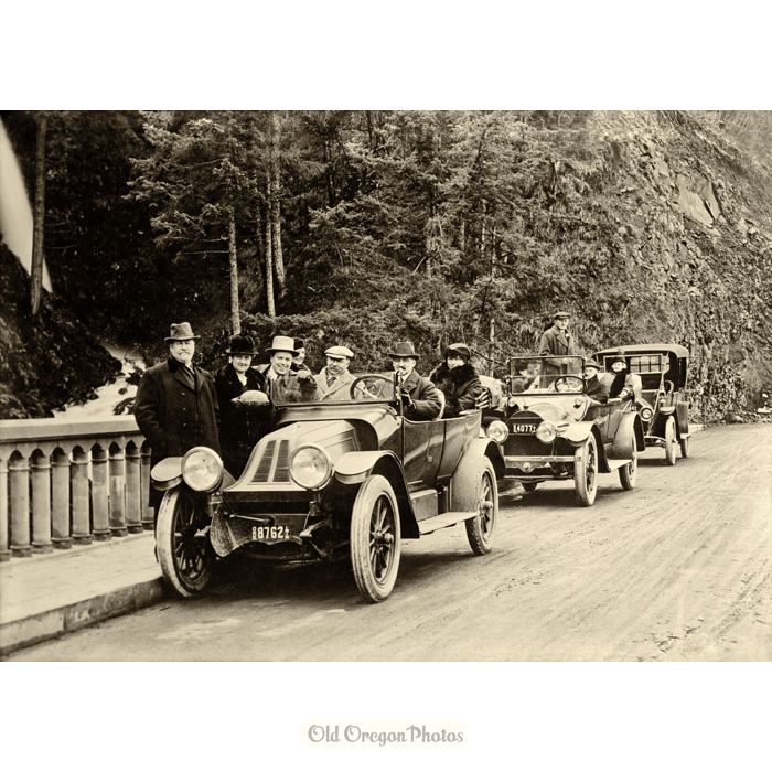 New York Tourists on the Columbia River Highway - Weister