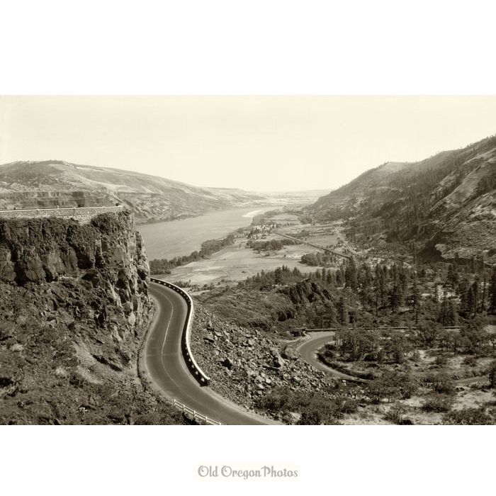 Columbia River Valley and Highway from Rowena Heights - Eddy