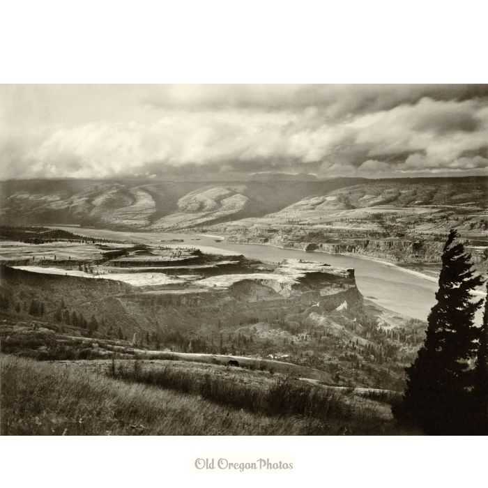 Rowena Plateau, Near Mosier, Before the Highway - George M. Weister