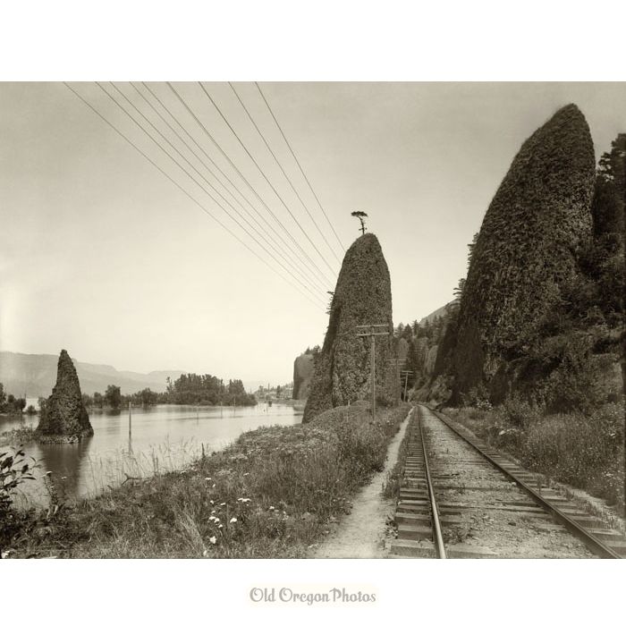 Hercules Pillars, on the Columbia River - Howard C. Tibbitts